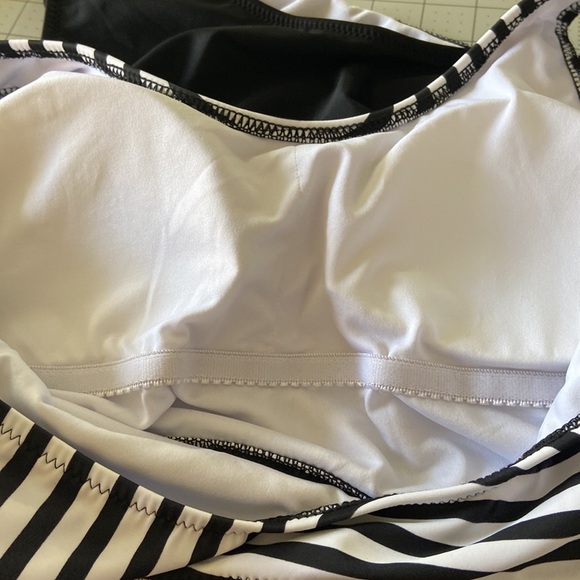 Reneshanta Swimsuit Attached 2 Piece Black and White Size Medium - Picture 8 of 8